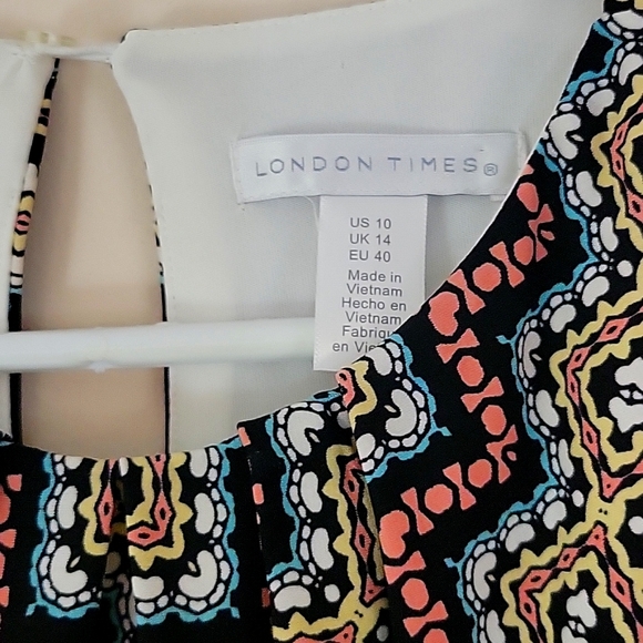 London Times Geometric Patterned Sleeveless Top - Picture 5 of 9